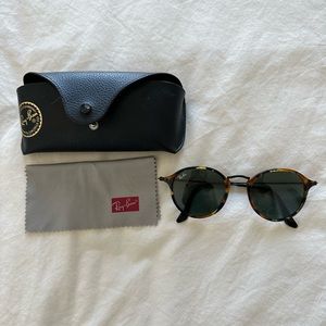 Ray Ban Round sunglasses